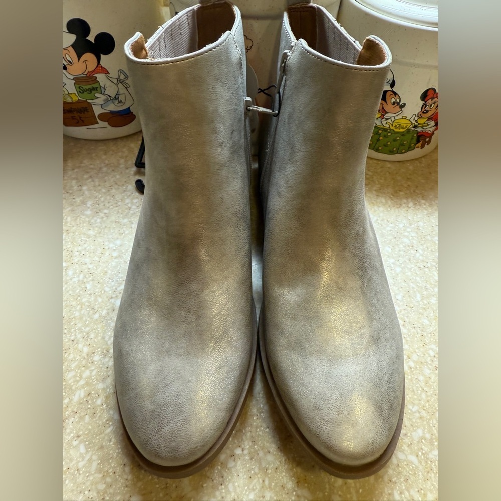 wonder nation Metallic Silver Ankle Boots Women’s Sz 6 Shoes Brand New